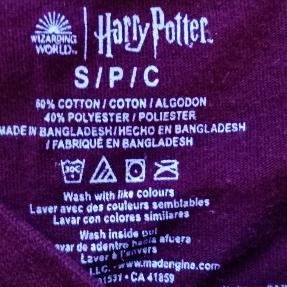 Harry Potter Hogwarts Alumni T-shirt maroon gold  woman's size S - Picture 4 of 4